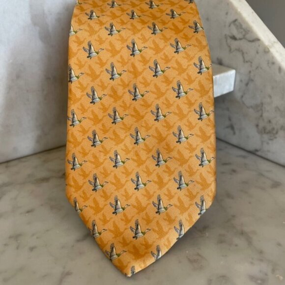 SALVATORE FERRAGAMO Silk Italian Yellow Gold Green Duck Vintage Tie - Picture 3 of 13